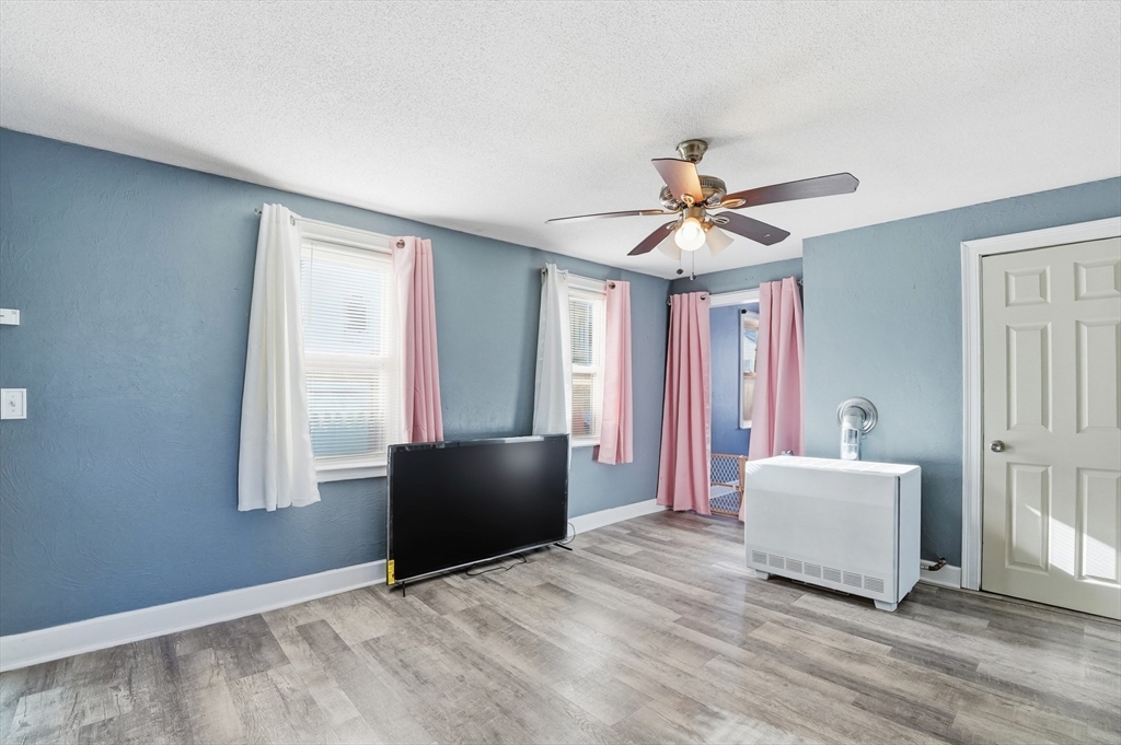 364 Tecumseh Street Fall River, MA 02721 - Photo 2 of 34