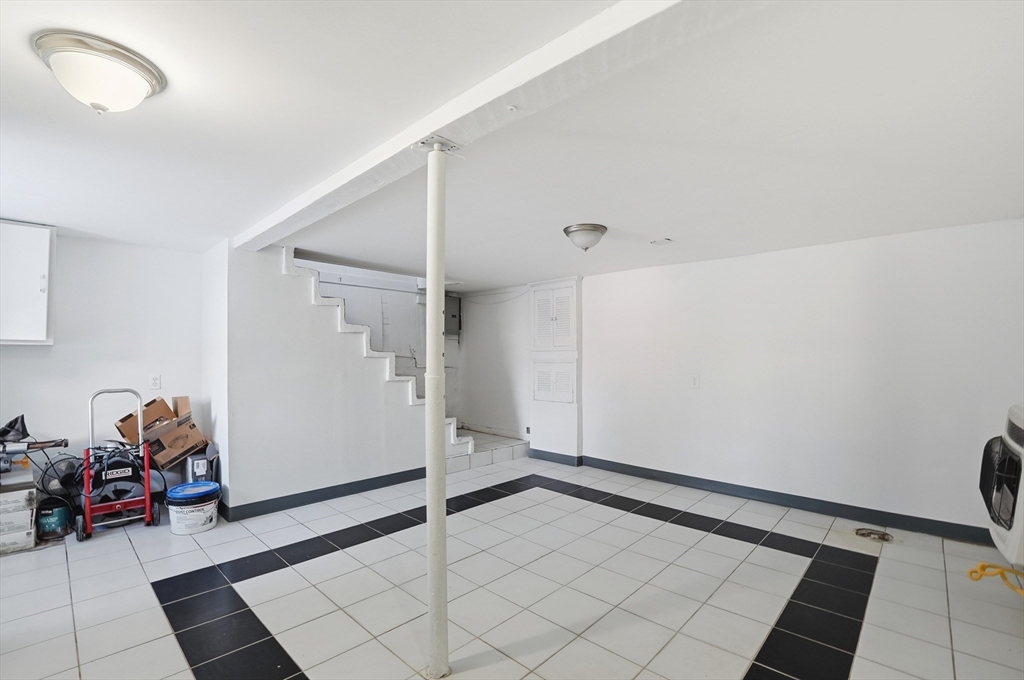 364 Tecumseh Street Fall River, MA 02721 - Photo 27 of 34