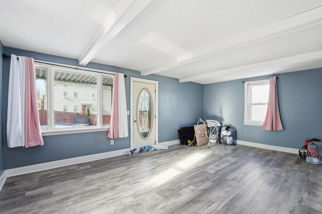 364 Tecumseh Street Fall River, MA 02721 - Photo 9 of 34