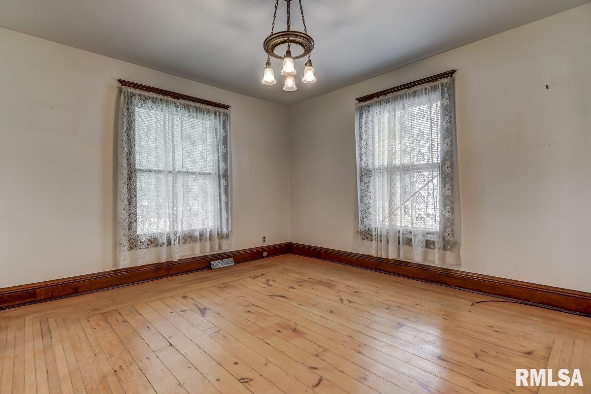 1909 South 6th Street Springfield, IL 62703 - Photo 4 of 36