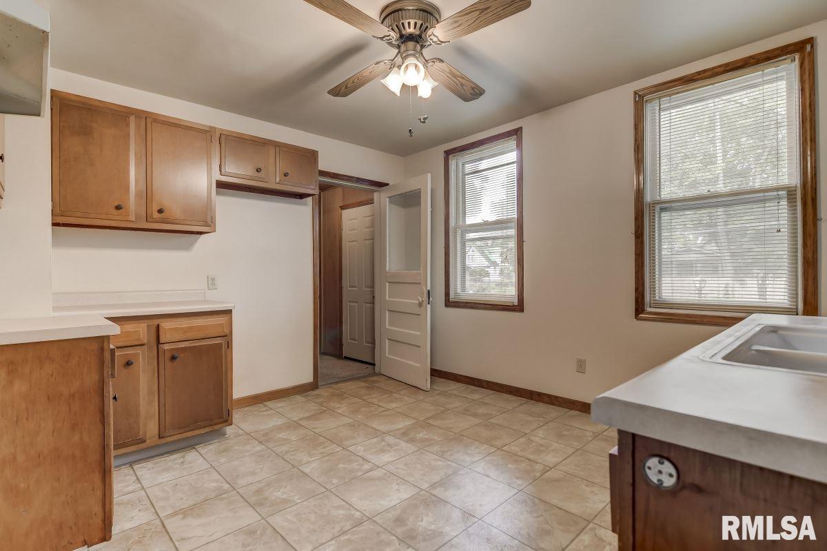 1909 South 6th Street Springfield, IL 62703 - Photo 8 of 36
