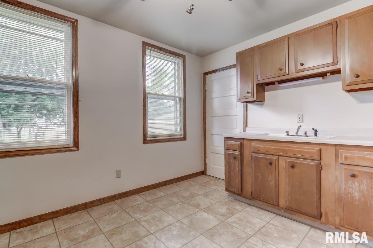 1909 South 6th Street Springfield, IL 62703 - Photo 10 of 36