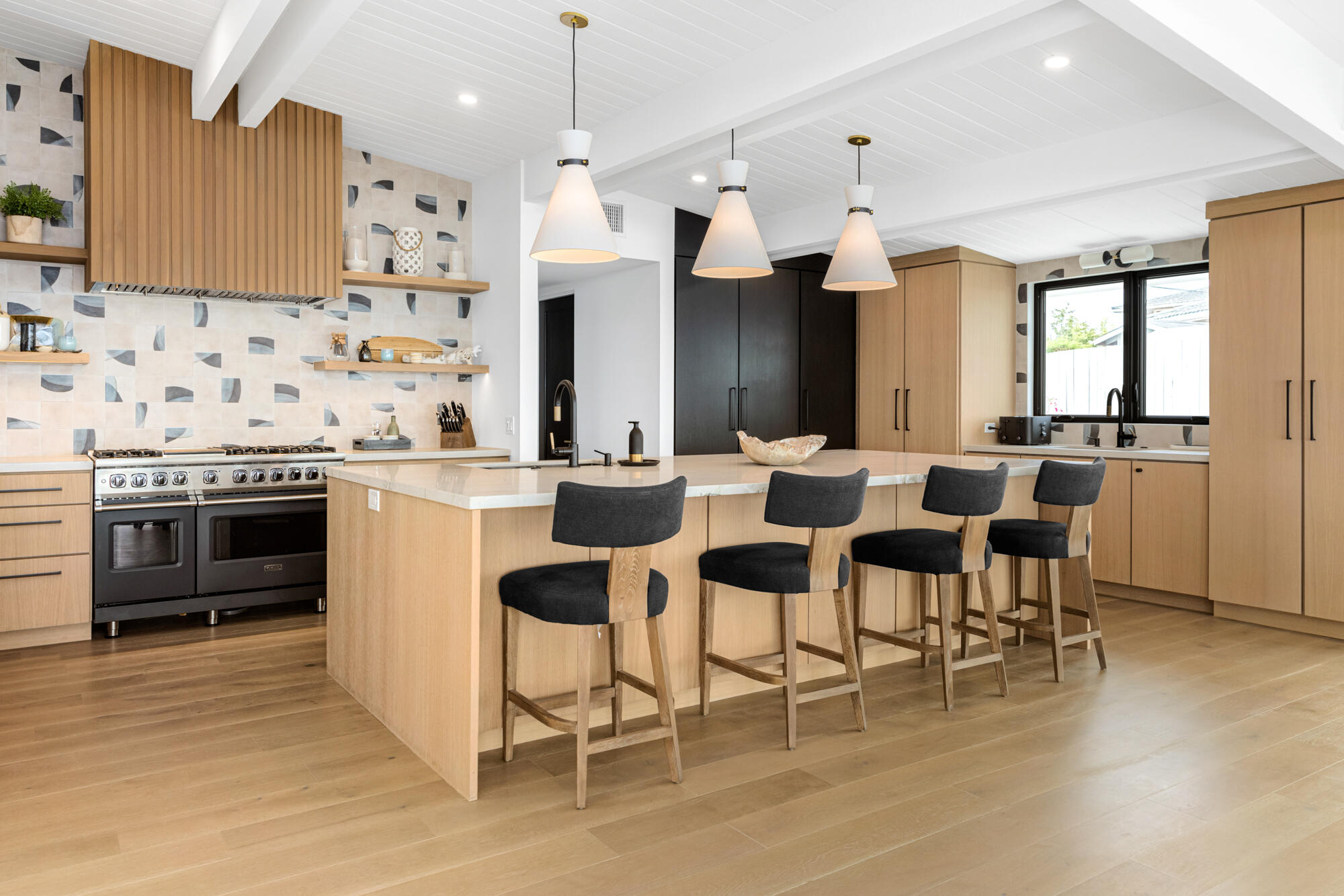 3070 Sea Cliff Santa Barbara, CA 93109 - Photo 14 of 35 Kitchen 4