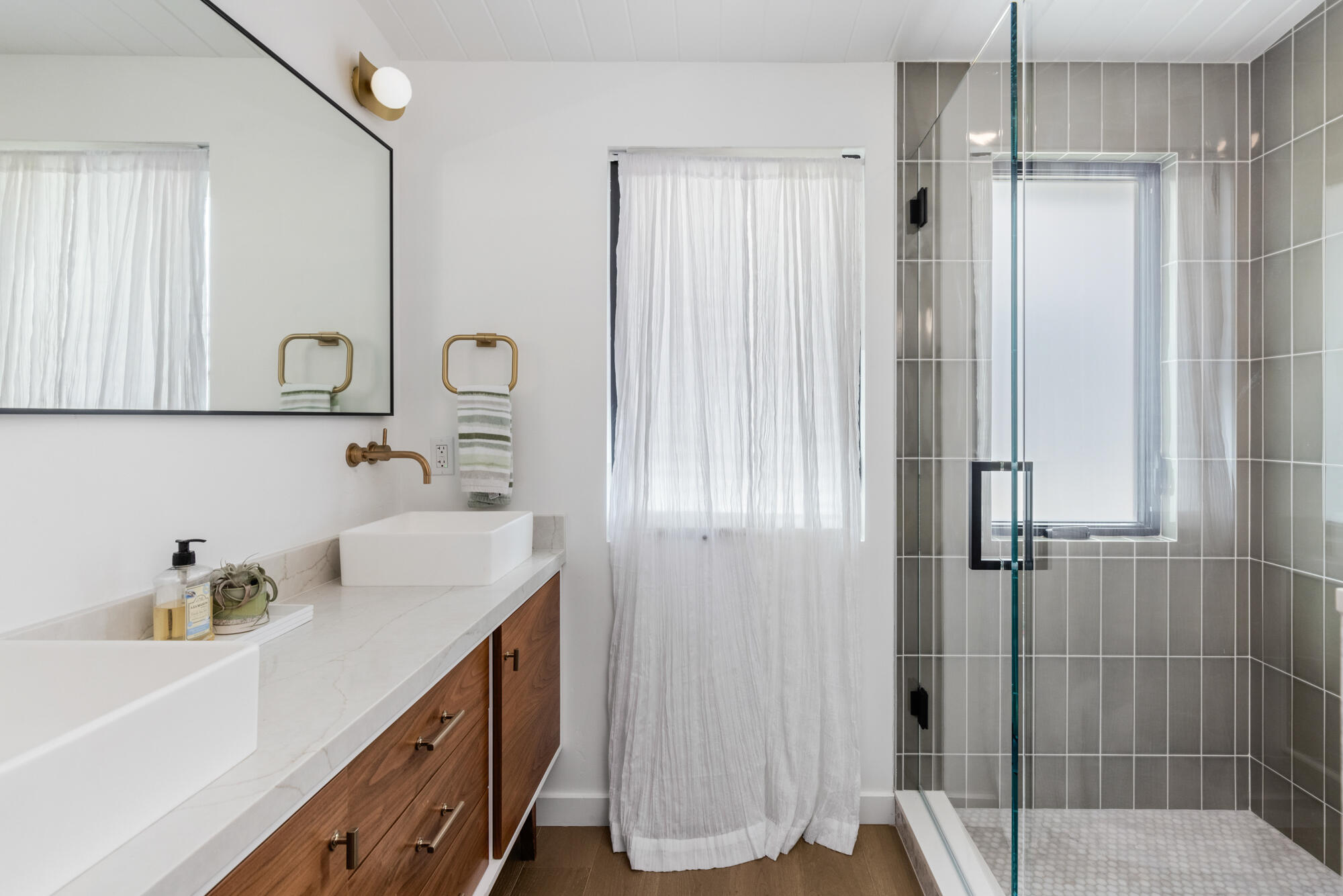 3070 Sea Cliff Santa Barbara, CA 93109 - Photo 30 of 35 Bathroom #2