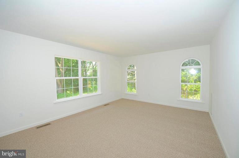10111 Liberty Road Randallstown, MD 21133 - Photo 13 of 16 Family Room