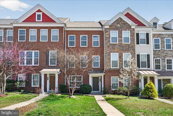 $525,000 | 25484 Amber Gate Terrace, Chantilly, VA 20152