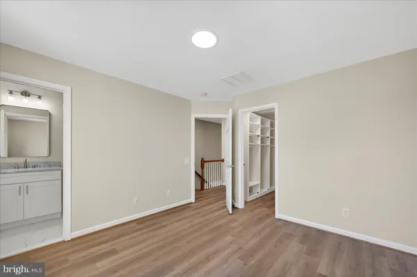 $525,000 | 25484 Amber Gate Terrace, Chantilly, VA 20152