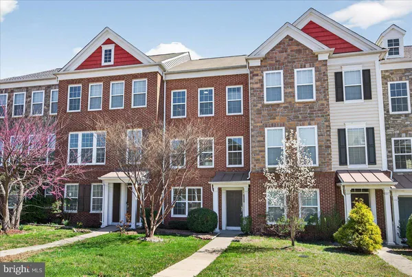$525,000 | 25484 Amber Gate Terrace, Chantilly, VA 20152