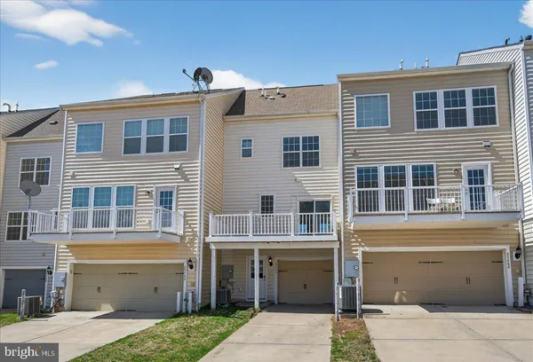 $525,000 | 25484 Amber Gate Terrace, Chantilly, VA 20152