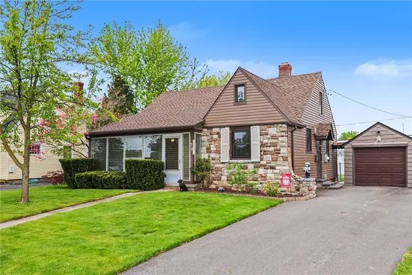 $312,200 | 30 Idyllwood Lane, Irondequoit, NY 14617
