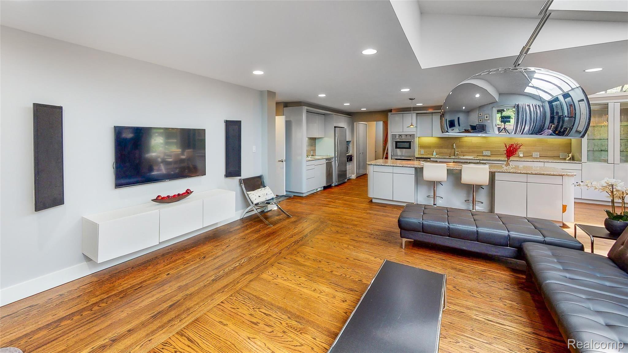 475 Goodhue Road Bloomfield Hills, MI 48304 - Photo 15 of 84 Welcome-To-475-Goodhue-Court-14-Family-Room.jpg
