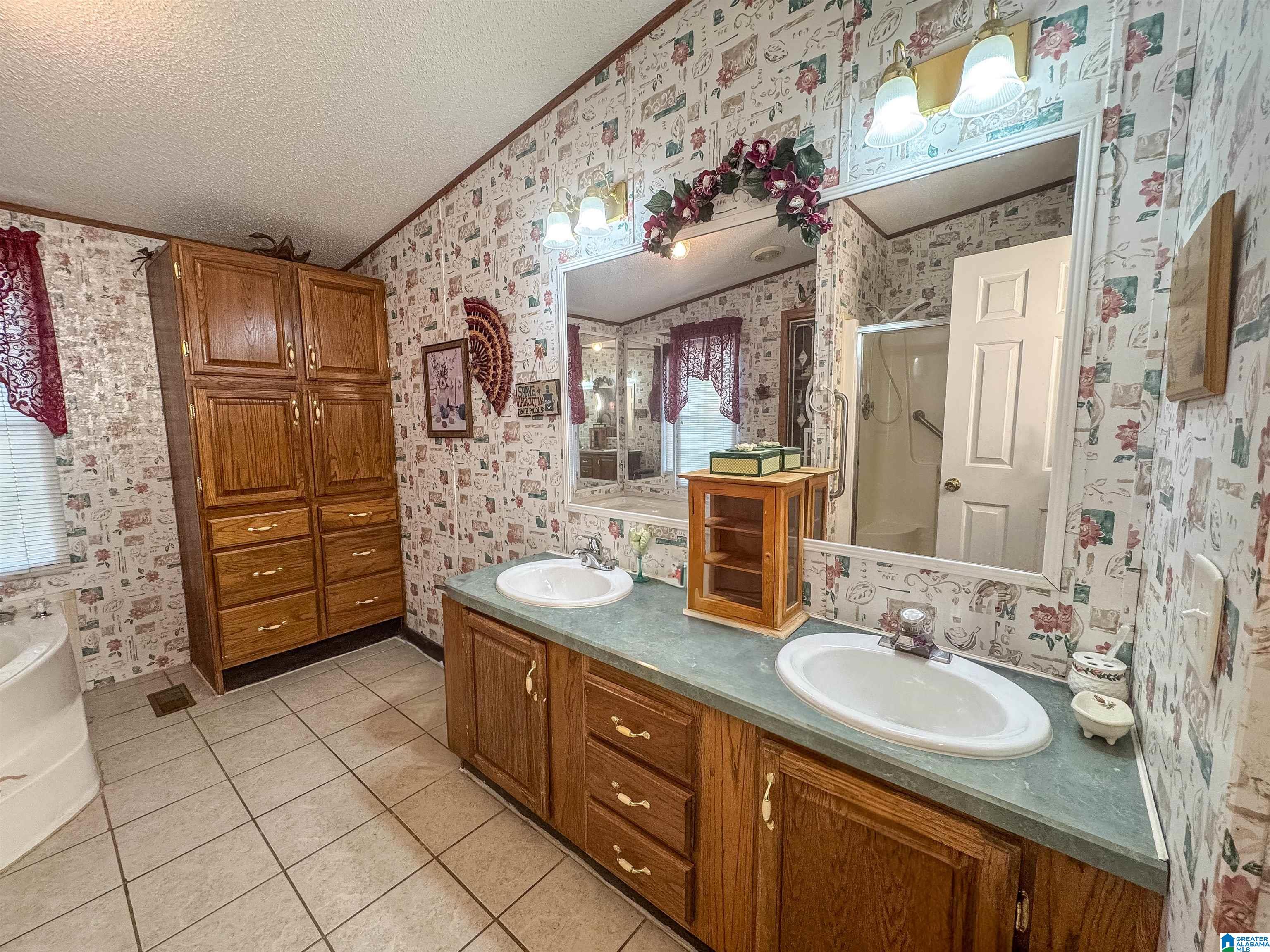 187 Henderson Lake Road Munford, AL 36268 - Photo 10 of 38