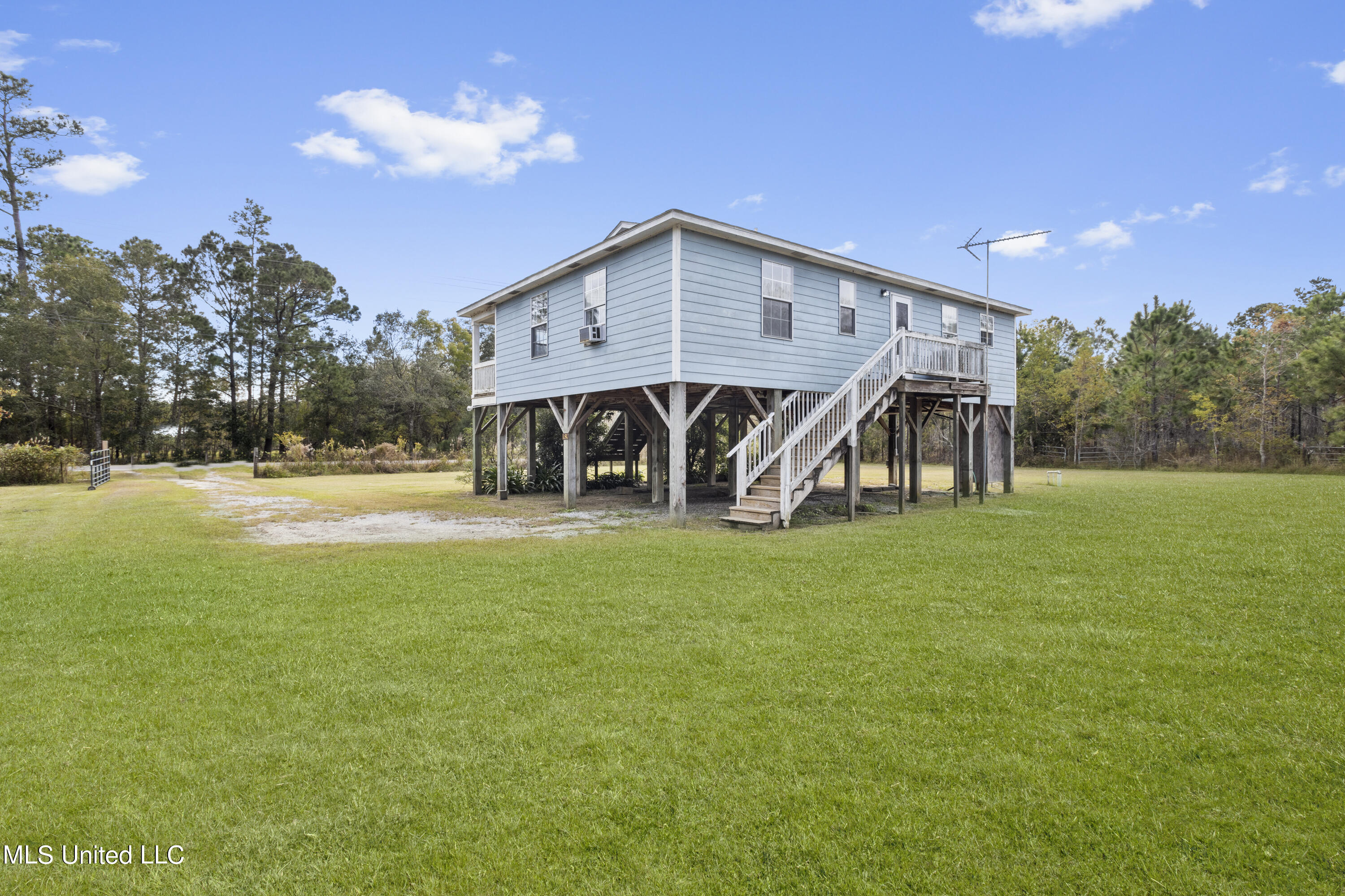 8116 Lower Bay Road Bay St. Louis, MS 39520 - Photo 16 of 20 016
