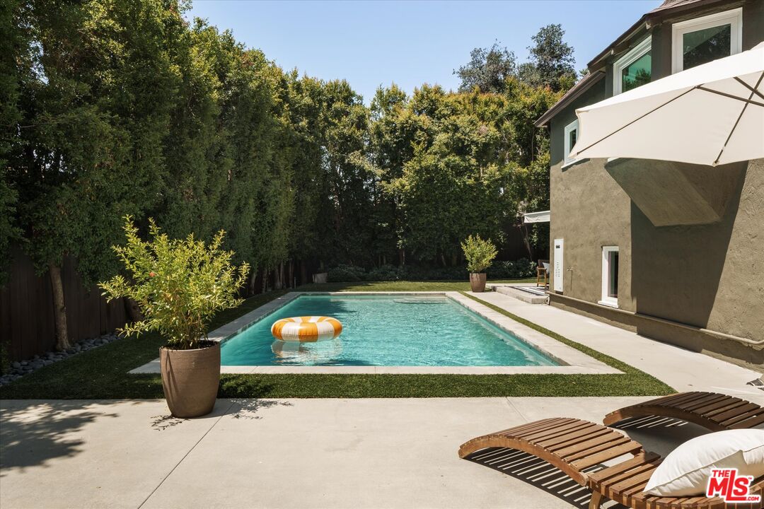 1767 Hillside Drive Glendale, CA 91208 - Photo 35 of 51 a view of a yard with potted plants
