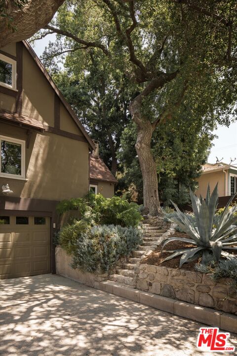 1767 Hillside Drive Glendale, CA 91208 - Photo 4 of 51 a view of a outdoor space