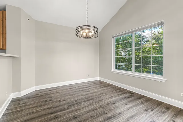 $359,900 | 161 Lucerne Court, Wheeling, IL 60090