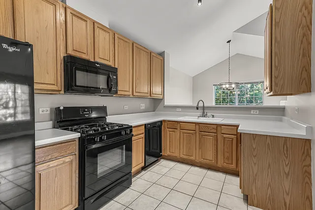 $359,900 | 161 Lucerne Court, Wheeling, IL 60090