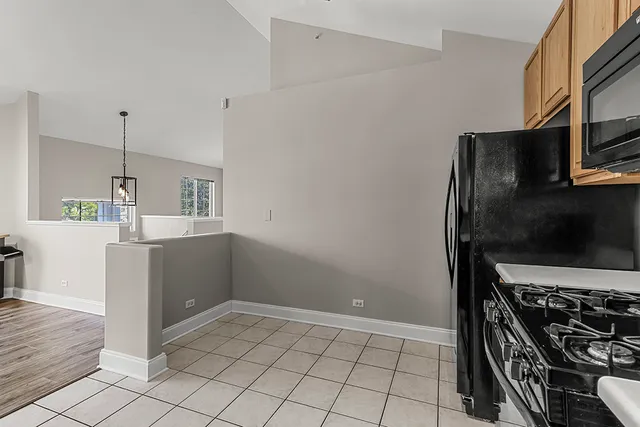 $359,900 | 161 Lucerne Court, Wheeling, IL 60090