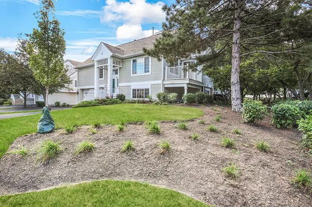 $359,900 | 161 Lucerne Court, Wheeling, IL 60090