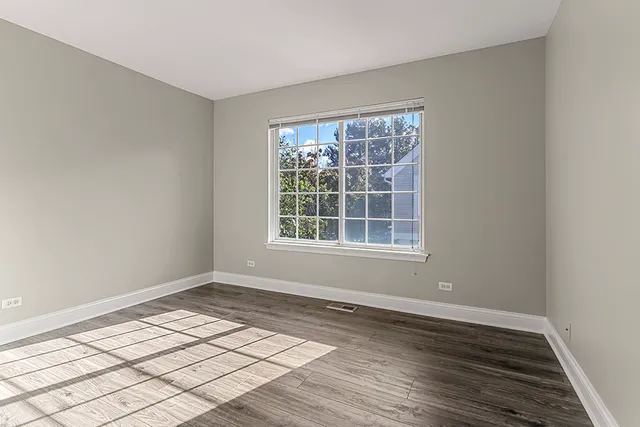 $359,900 | 161 Lucerne Court, Wheeling, IL 60090