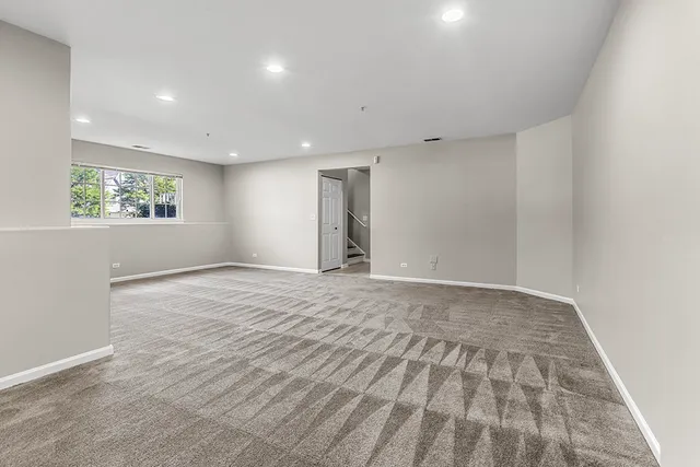 $359,900 | 161 Lucerne Court, Wheeling, IL 60090