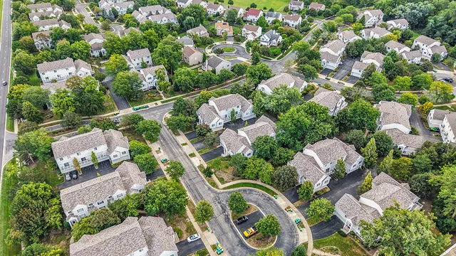 $359,900 | 161 Lucerne Court, Wheeling, IL 60090