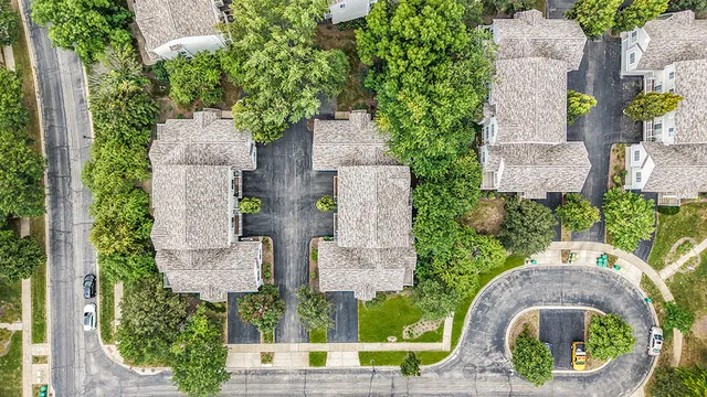 $359,900 | 161 Lucerne Court, Wheeling, IL 60090