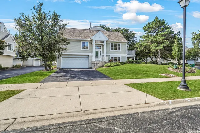 $359,900 | 161 Lucerne Court, Wheeling, IL 60090