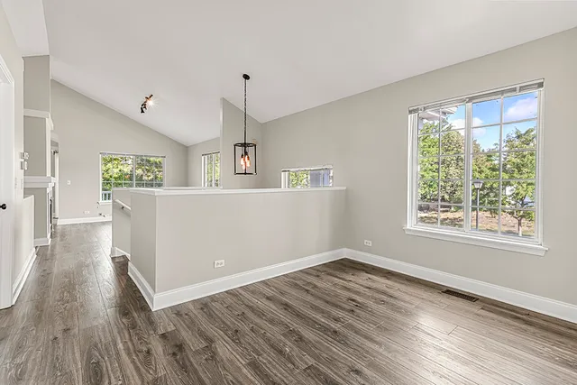 $359,900 | 161 Lucerne Court, Wheeling, IL 60090