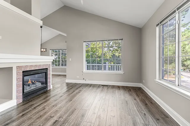 $359,900 | 161 Lucerne Court, Wheeling, IL 60090