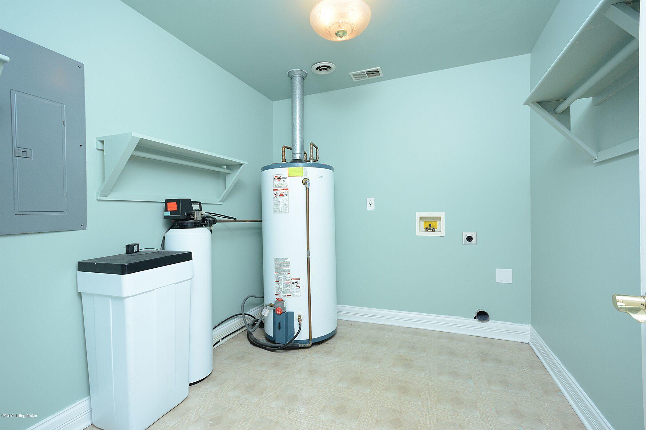 1901 Heaton Road Louisville, KY 40216 - Photo 31 of 36 LAUNDRY ROOM
