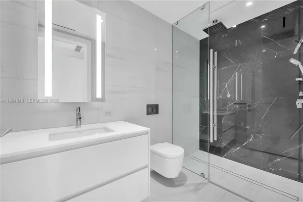 $18,000 | 300 Biscayne Blvd Way, Unit 1902E, Miami, FL 33131