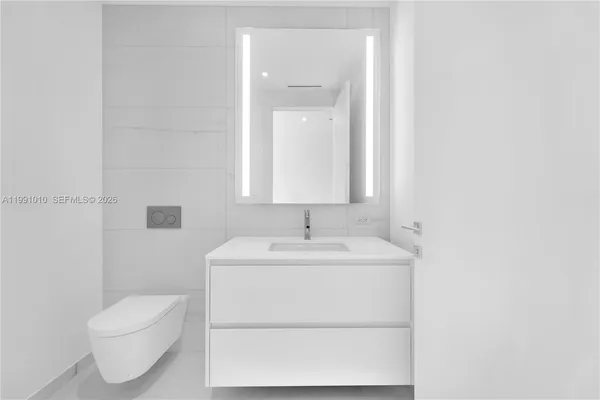 $18,000 | 300 Biscayne Blvd Way, Unit 1902E, Miami, FL 33131