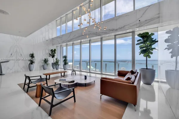 $18,000 | 300 Biscayne Blvd Way, Unit 1902E, Miami, FL 33131