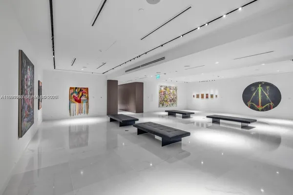 $18,000 | 300 Biscayne Blvd Way, Unit 1902E, Miami, FL 33131