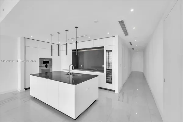 $18,000 | 300 Biscayne Blvd Way, Unit 1902E, Miami, FL 33131