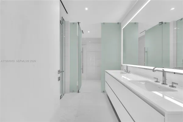 $18,000 | 300 Biscayne Blvd Way, Unit 1902E, Miami, FL 33131