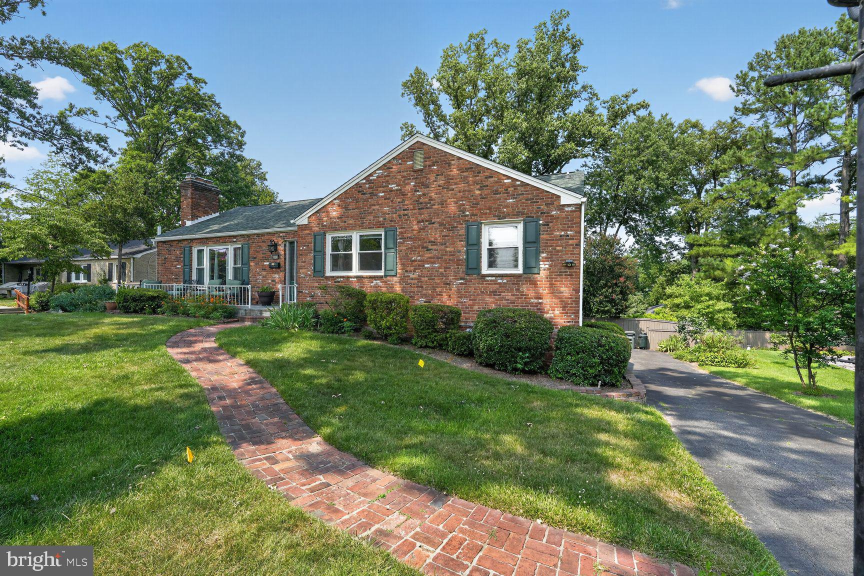 3919 Chesterbrook Road Arlington, VA 22207 - Photo 4 of 26 a front view of house with yard and green space