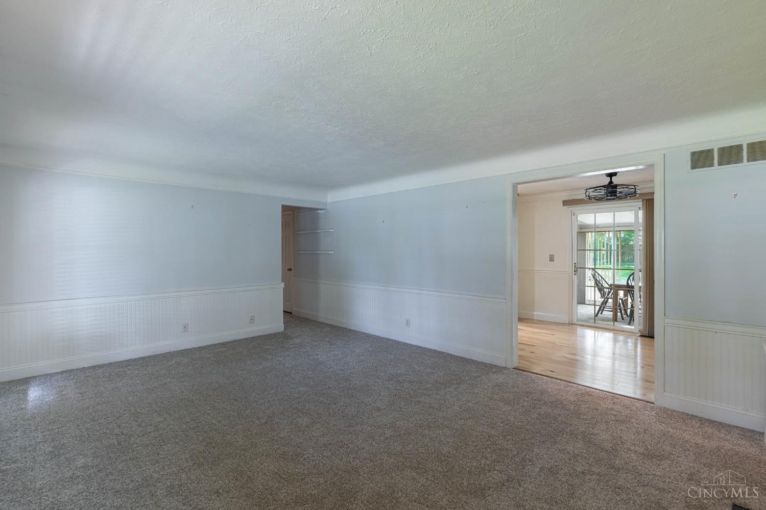 567 Lang Road Cincinnati, OH 45244 - Photo 5 of 35