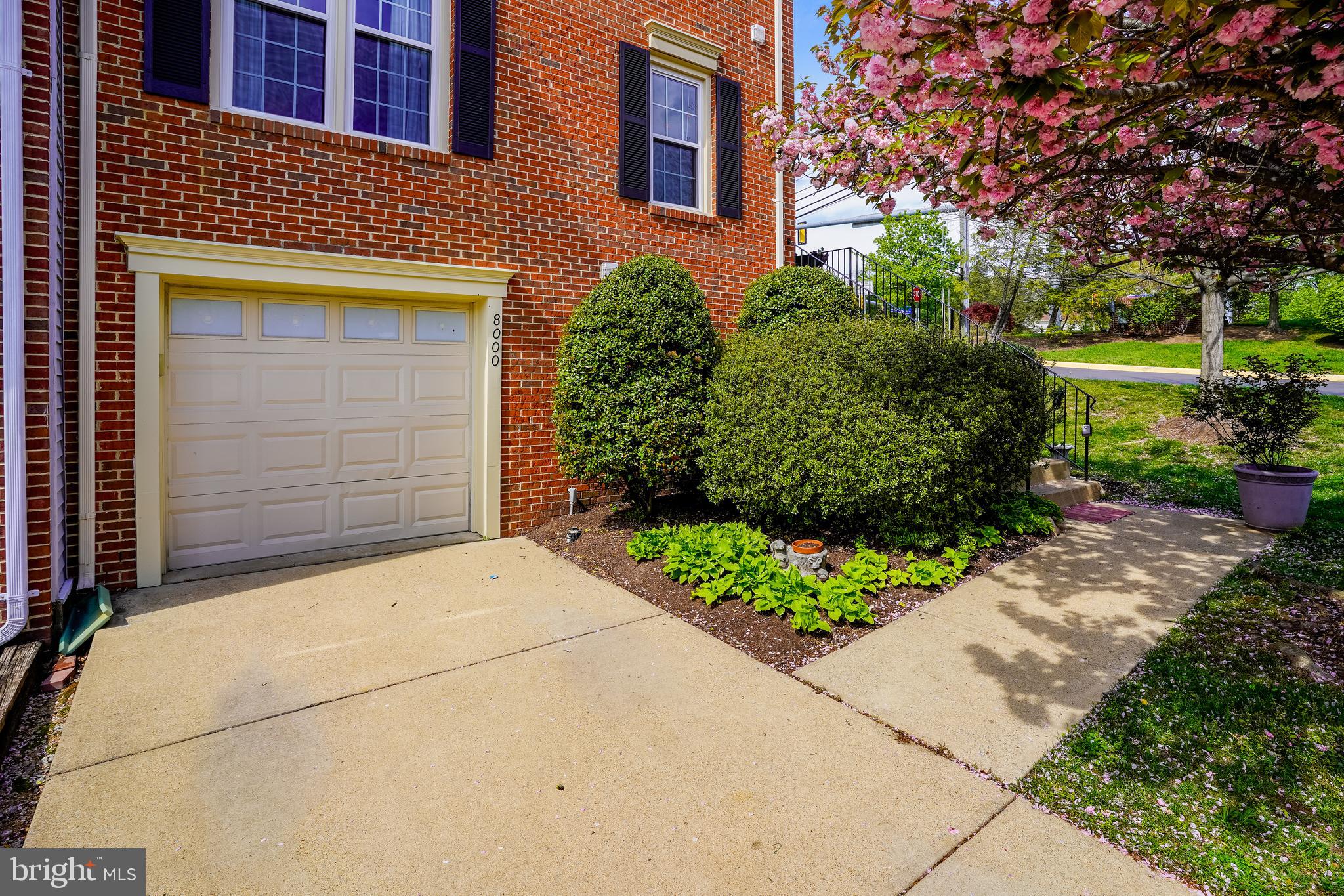 8000 Readington Court Springfield, VA 22152 - Photo 3 of 47 Gallery Image 3