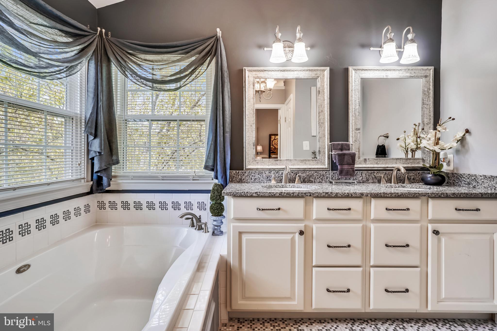 8000 Readington Court Springfield, VA 22152 - Photo 25 of 47 Primary Bath