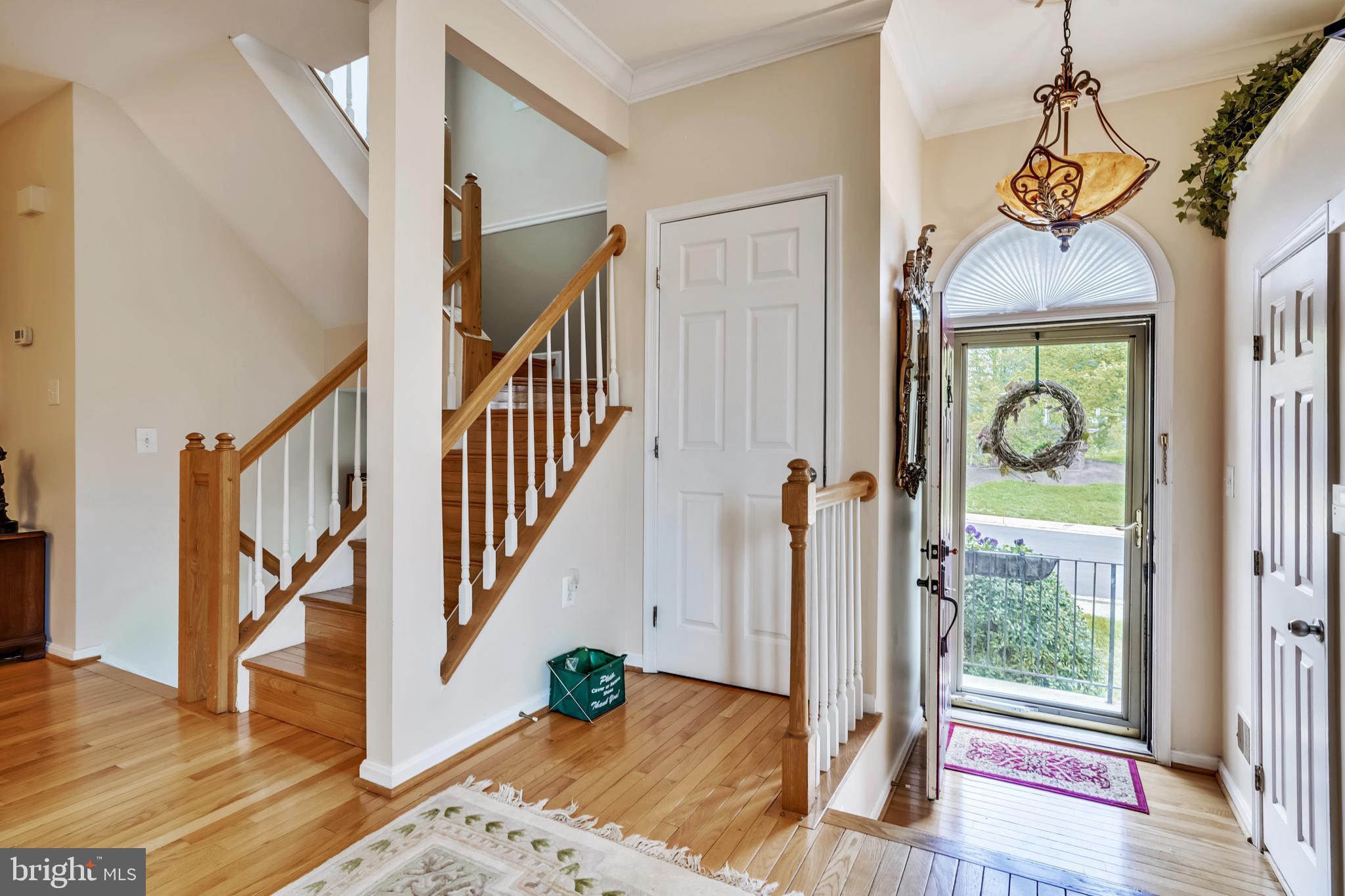 8000 Readington Court Springfield, VA 22152 - Photo 5 of 47 Main Level