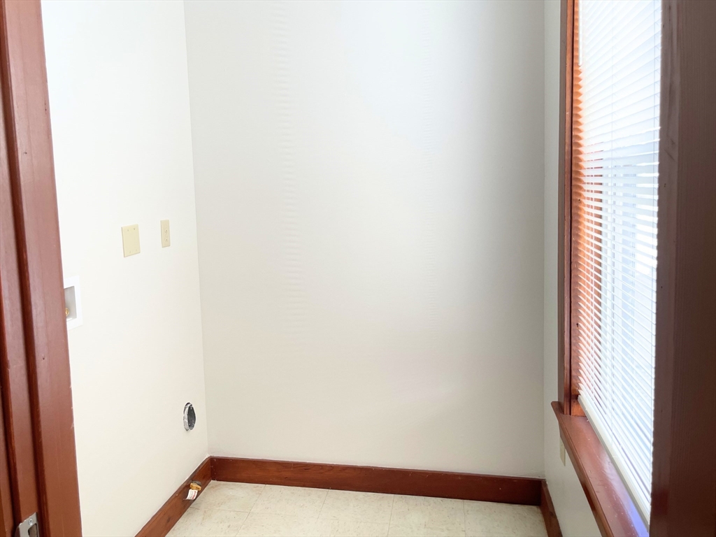 25 Bennett Street, Unit 2 Beverly, MA 01915 - Photo 16 of 17 a view of a small space