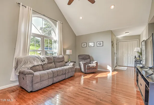 $299,900 | 517 West Glade Street, Glade Spring, VA 24340