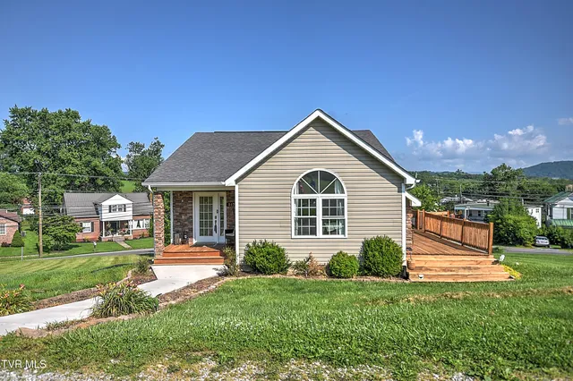 $299,900 | 517 West Glade Street, Glade Spring, VA 24340