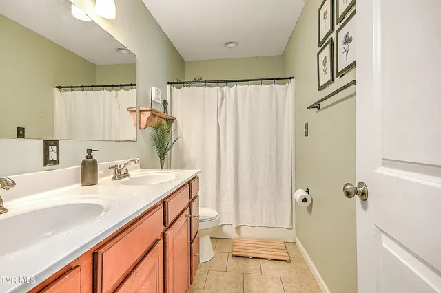 $299,900 | 517 West Glade Street, Glade Spring, VA 24340