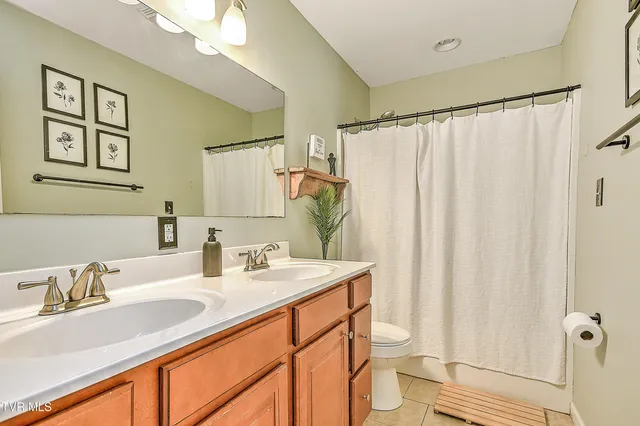 $299,900 | 517 West Glade Street, Glade Spring, VA 24340