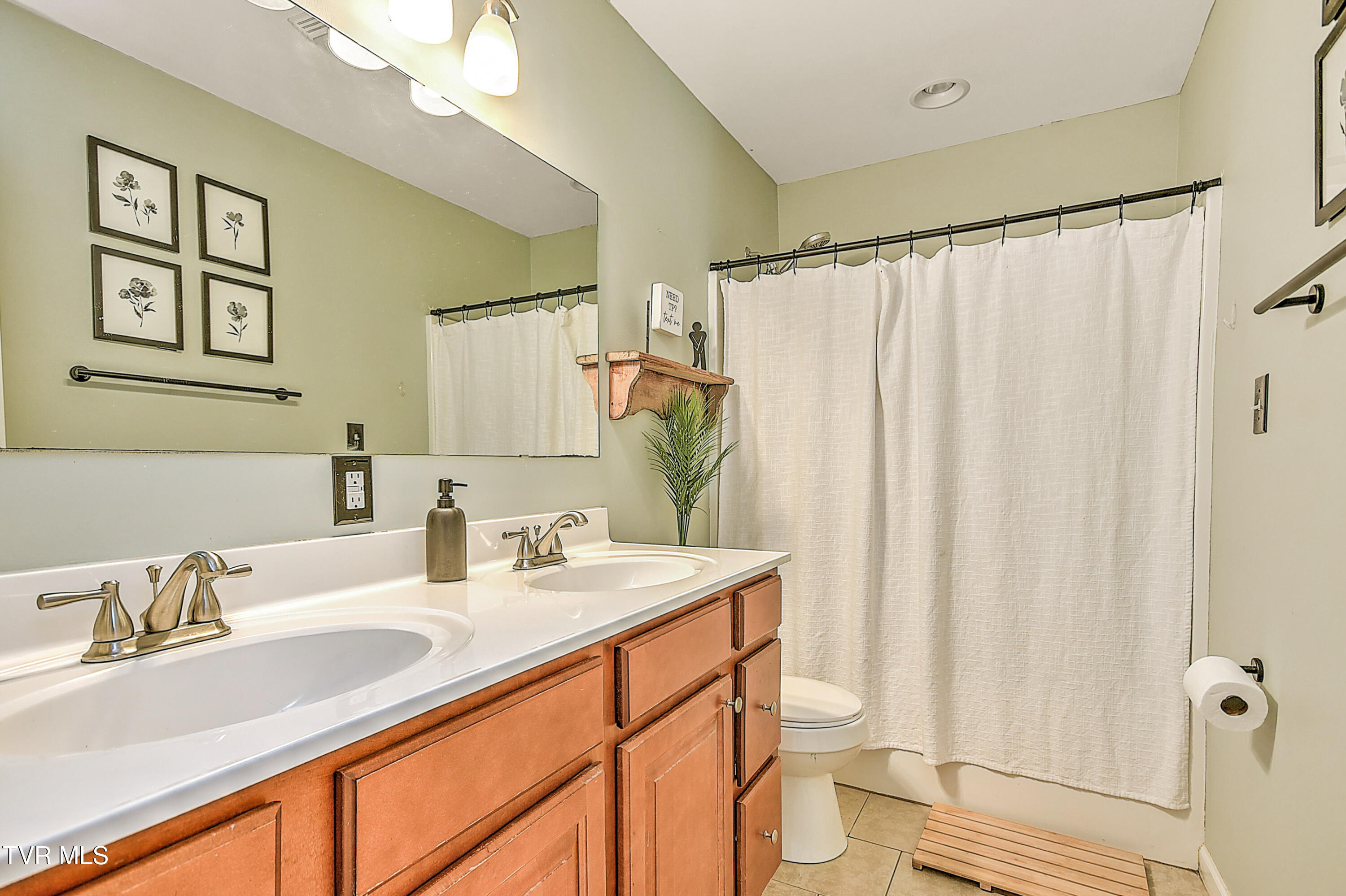 517 West Glade Street Glade Spring, VA 24340 - Photo 26 of 68 517 W Glade St DOM-25