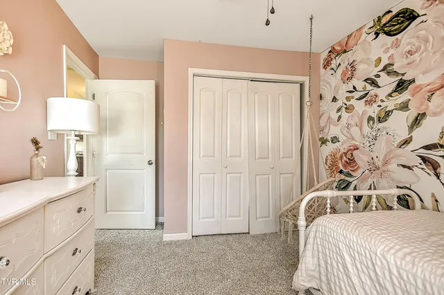 $299,900 | 517 West Glade Street, Glade Spring, VA 24340