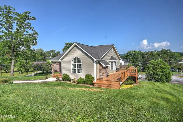 $299,900 | 517 West Glade Street, Glade Spring, VA 24340